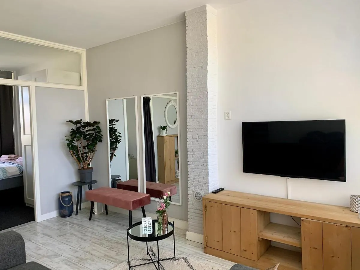 Amsterdam Beach Apartment 2, Private Garden Zandvoort